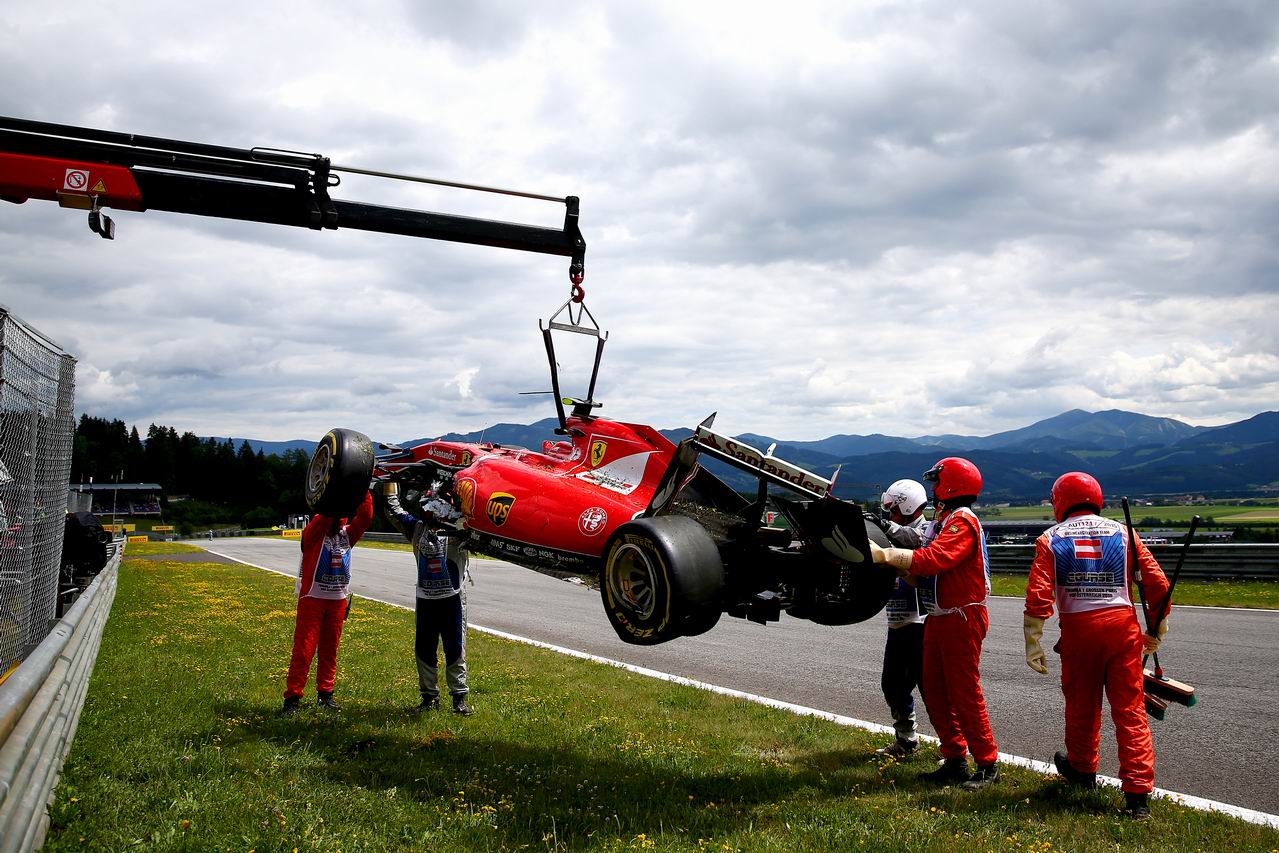 F1奥地利站罗斯伯格夺冠 阿隆索莱科宁撞车(12) 第12页