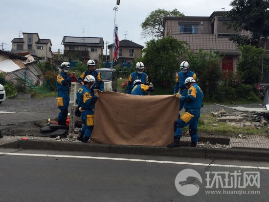 日本震后人性化完爆中国 临时厕所配纸巾 第1页