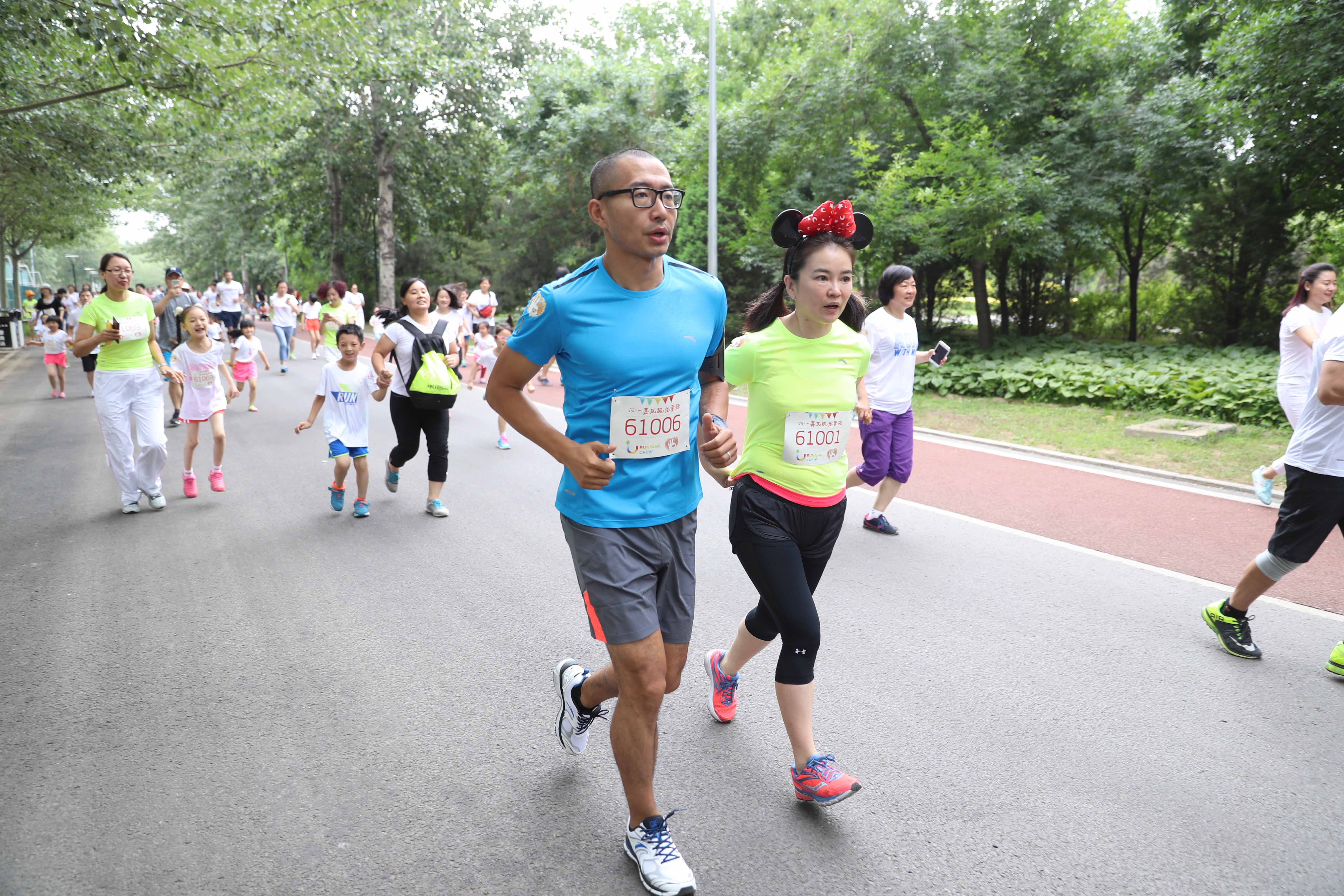 运动童益!嘉友跑带孩子感受跑步快乐 第1页