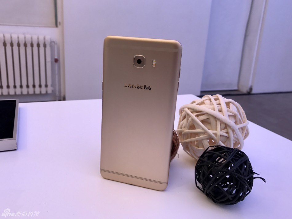 “微缝天线”设计 三星Galaxy C9 Pro现场实拍(10) 第10页