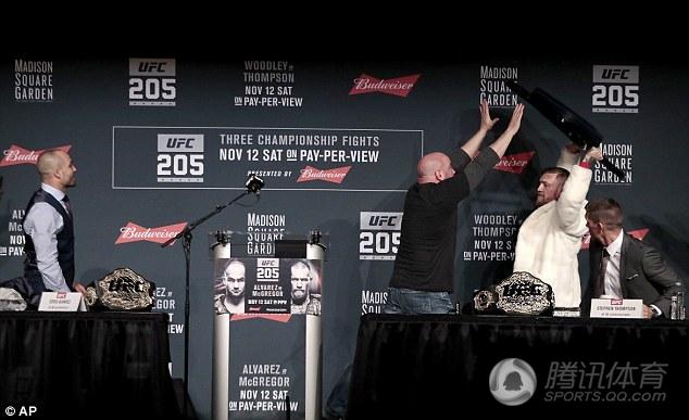 高清：UFC205赛前发布会 “嘴炮”向对手扔椅子 第1页