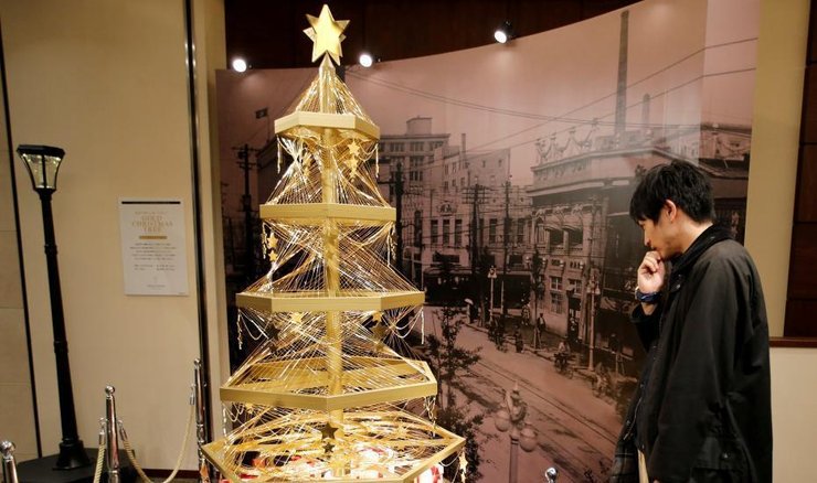日本商店售纯金圣诞树 19公斤值180万美元 第1页