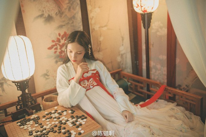 高清-美女晒汉服组图 第1页