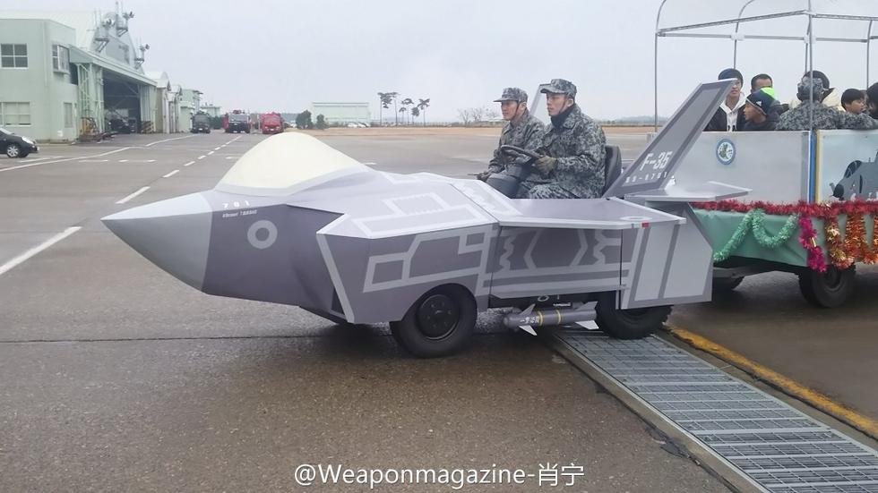 组图：日本空自百里基地航空祭现Q版F-35拖车 第1页