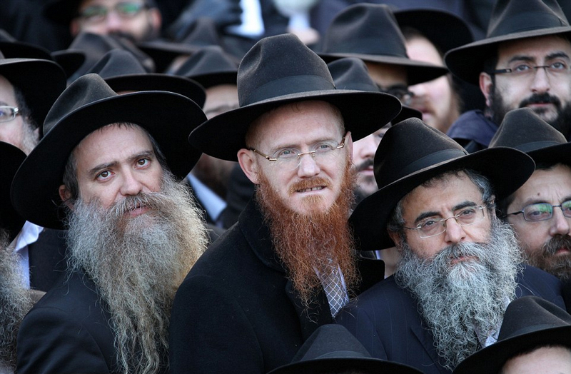 美国犹太教拉比大合照中不忘自拍