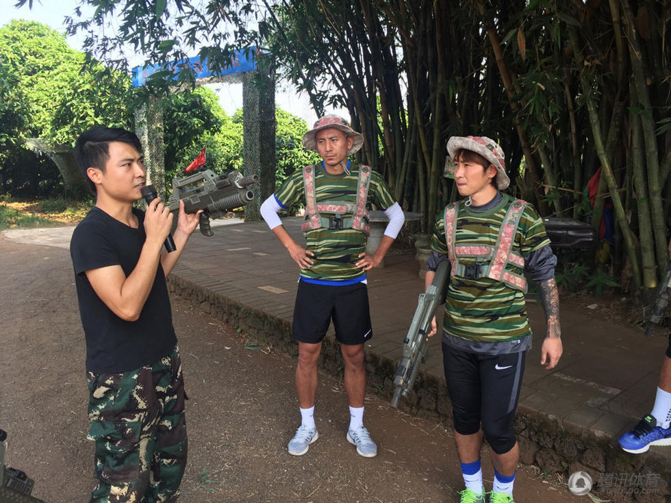 高清：城会玩!申花体验真人CS 曹赟定霸气足(7) 第7页