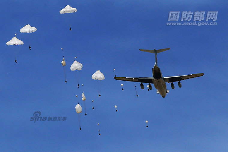 中美大规模空降训练对比：中国伞兵战车很抢眼(14) 第14页