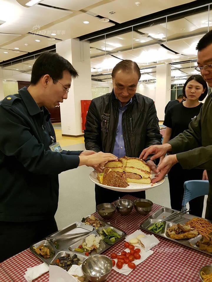 就剩吃了，跑步行不？台军迎接圣诞节举行宴请(8) 第8页