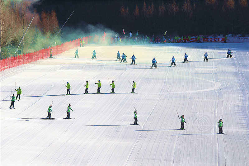 齐齐哈尔碾子山首届奥悦国际滑雪场开幕式
