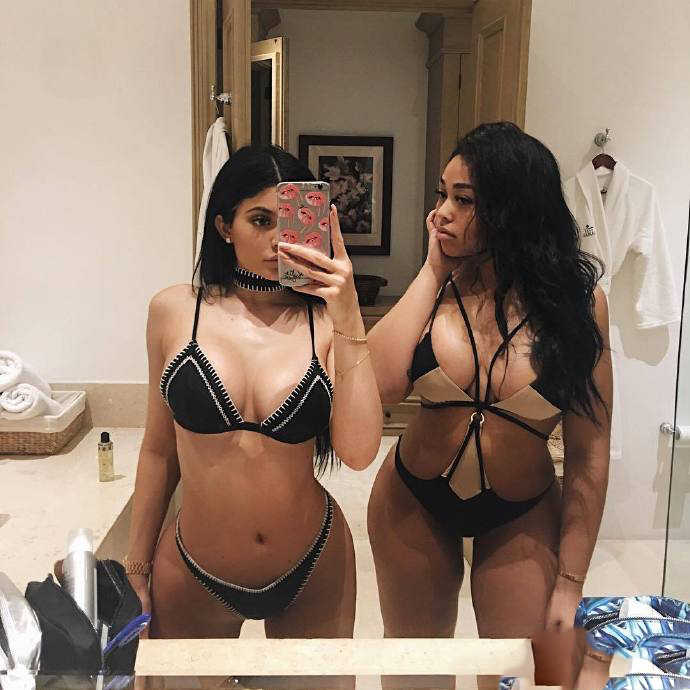 墨西哥海滩迎来卡戴珊家19岁的金小妹Kylie Jenner 第1页