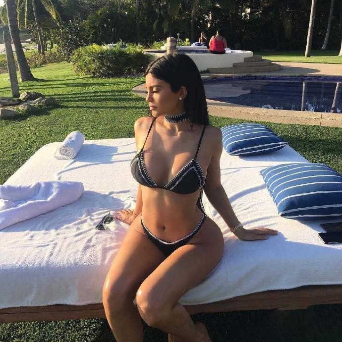 墨西哥海滩迎来卡戴珊家19岁的金小妹Kylie Jenner(2) 第2页