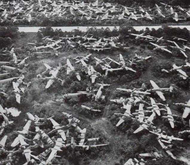 二战后的美国飞机坟场，数以万计的战机堆积如废铁！(6) 第6页
