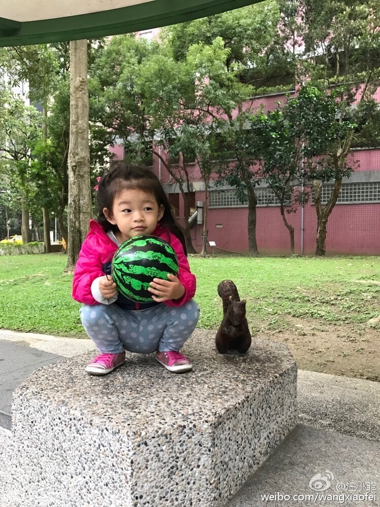 组图：汪小菲陪小玥儿外出 想带女儿飞到星星边(4) 第4页