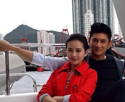 刘诗诗和吴奇隆生活照片，一起坐游艇，出席活动，浪漫甜蜜 第1页