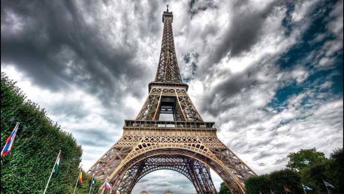 景色宜人的法国埃菲尔铁塔让你眼前一亮