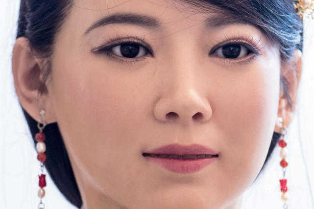 中国首款体验交互机器人亮相 自称单身(4) 第4页