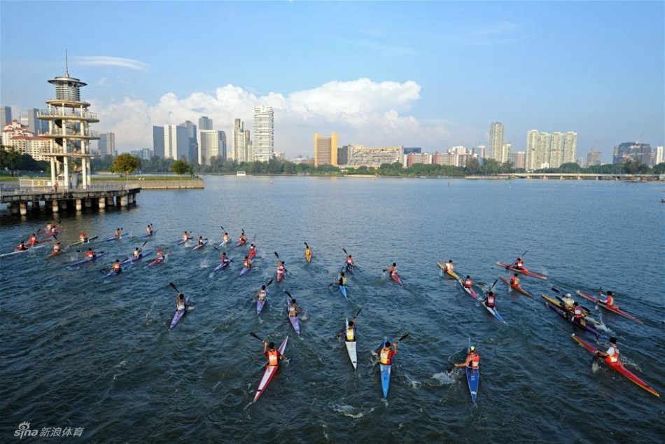赛况激烈！700名选手参加新加坡皮划艇马拉松 第1页