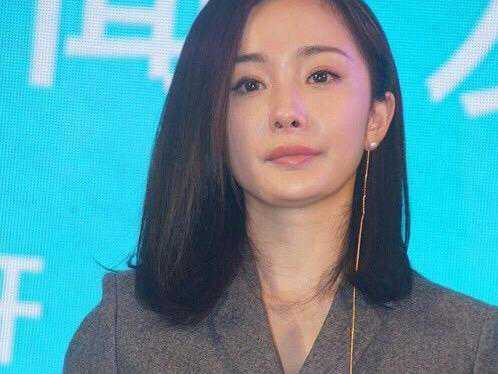 公众苛求杨幂“完美婚姻” 并不关注其作品 第1页