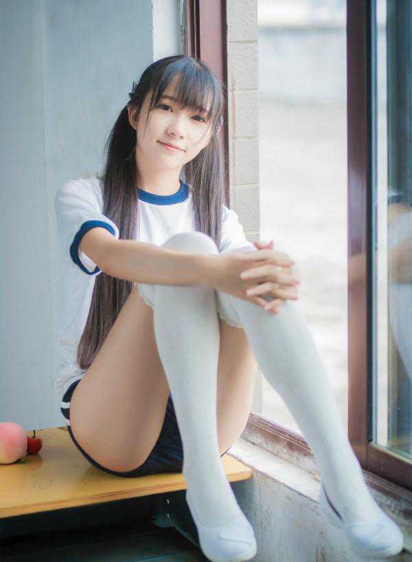 白色丝袜清纯双马尾学生妹甜美阳光写真(4) 第4页