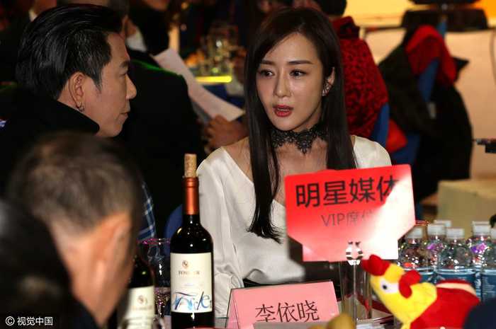 68岁王刚获公益奖发福似“弥勒佛”笑成花 李依晓深V上衣秀美胸与温兆伦台下热聊(5) 第5页