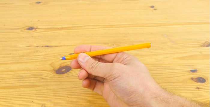 锡纸包裹铅笔，不用手指也可滑动手机 第1页