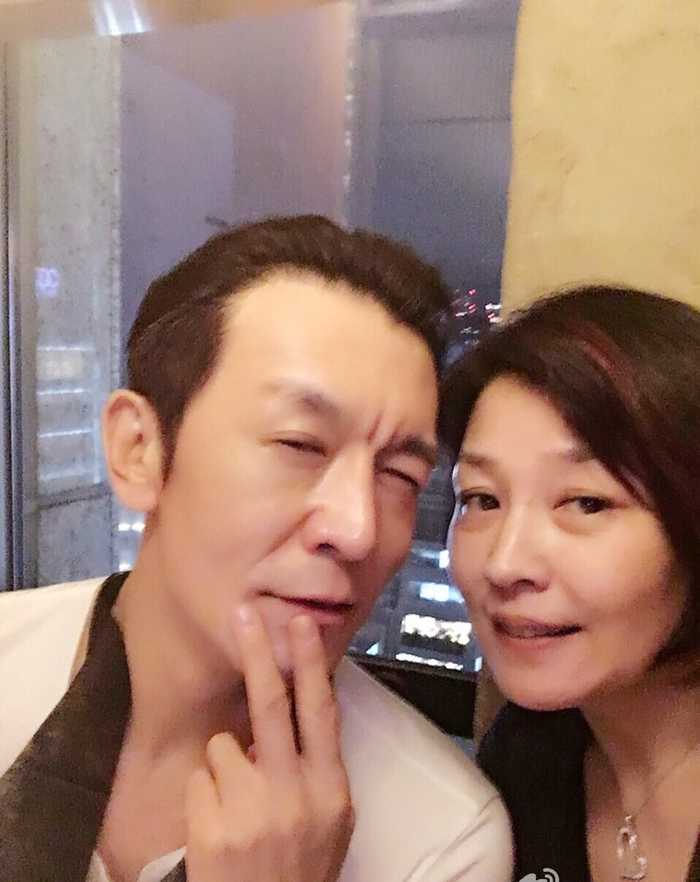 李咏一家近照，女儿十八变，高颜值高才华，14岁当编剧 第1页