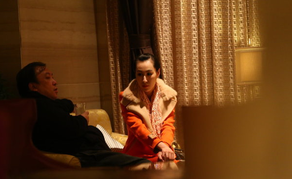 王晶与女演员酒店讨论剧本，他的眼神出卖了他？ 第1页