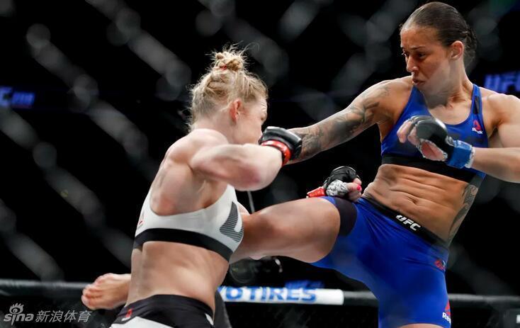 UFC208精彩集锦 兰达米拼杀霍尔姆(32) 第32页