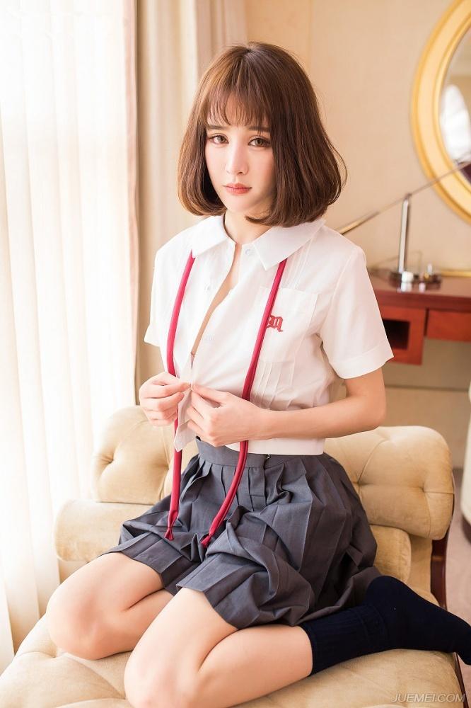 胸器大开的波谷美女学生妹大胆私房制服写真