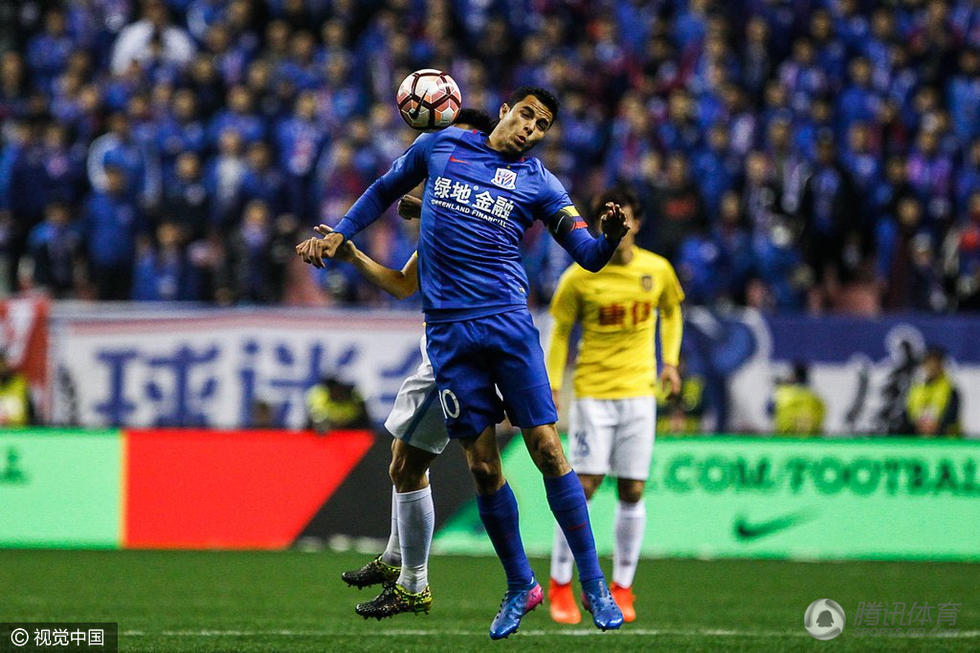 高清：申花4-0苏宁 特维斯点射莫雷诺独中两元(4) 第4页