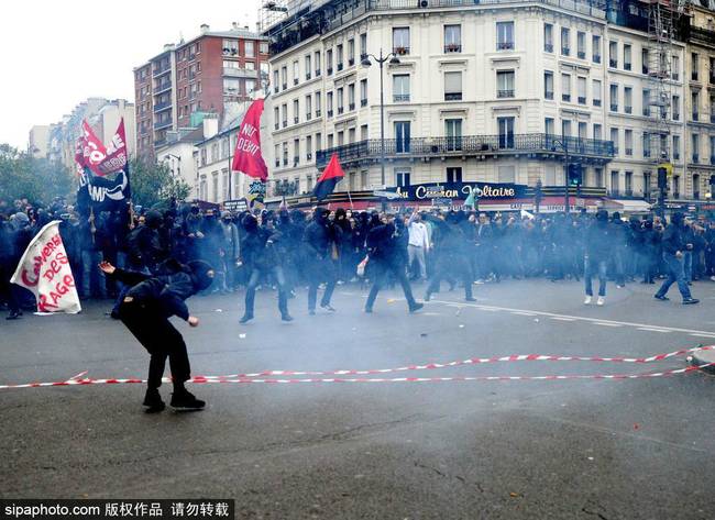 民主国家警察如何执法？看法国警察如何对待民众 第1页