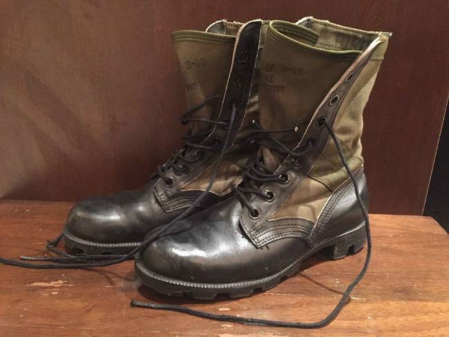 美军在越南战争时期配发的帆布腰军靴,鞋底为vibram防滑橡胶