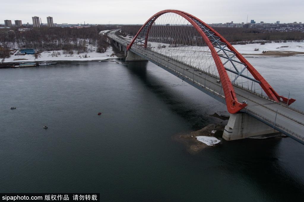 旅游休闲：俯瞰新西伯利亚中央区 纵横交错场景壮观(2) 第2页