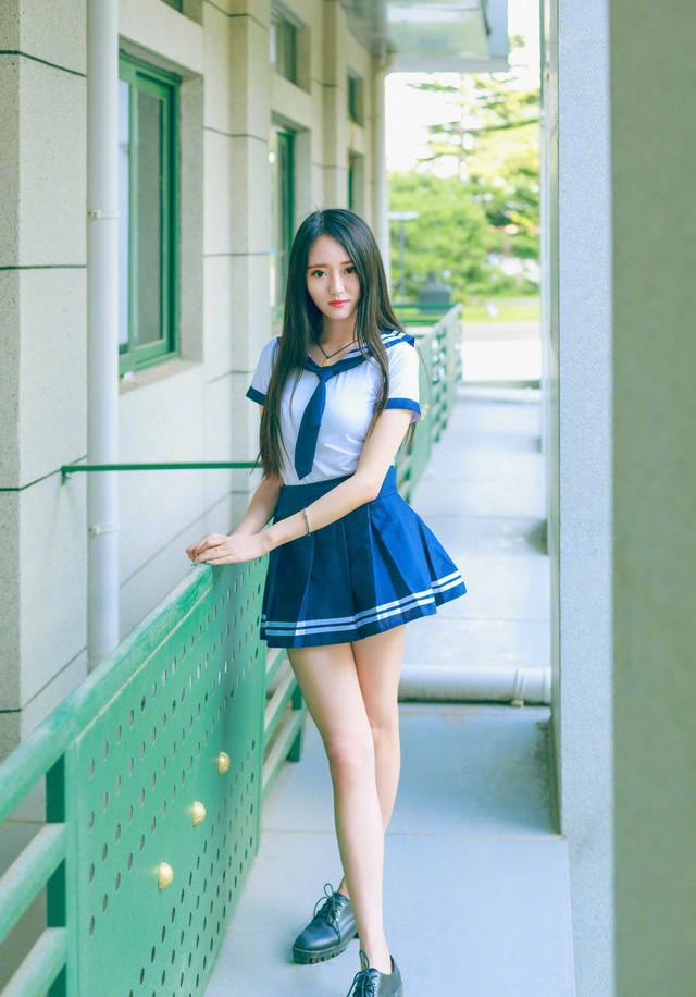 美女大学生jk制服性感长发美腿诱惑图片