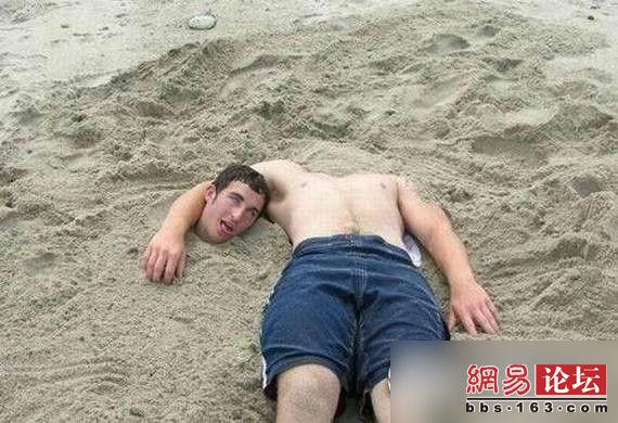 海滩上的奇葩一幕 不忍直视(32) 第32页