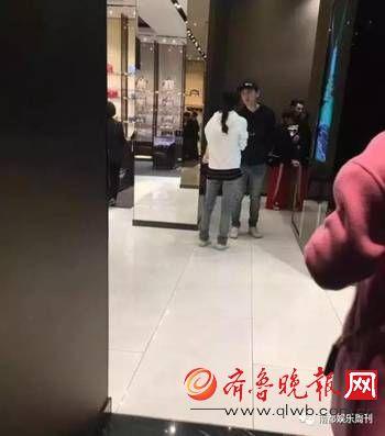 王思聪与逗得儿逛街被柜姐拦下反问：你不认识我(5) 第5页