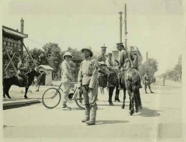 1917:张勋复辟与辫子军
