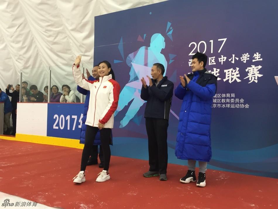 北京西城区中小学生冰球联赛落幕(3) 第3页
