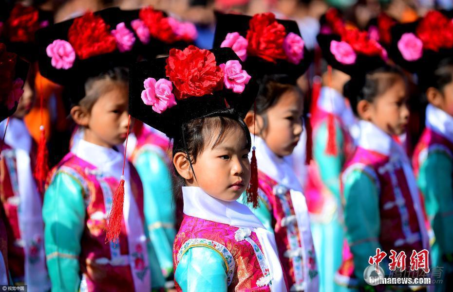 组图：沈阳一小学运动会 “格格与阿哥”卖萌(3) 第3页