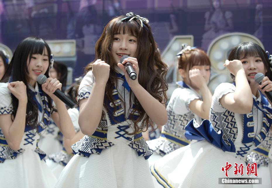 组图：BEJ48成员出道一周年 在京举办“握手会” 第1页