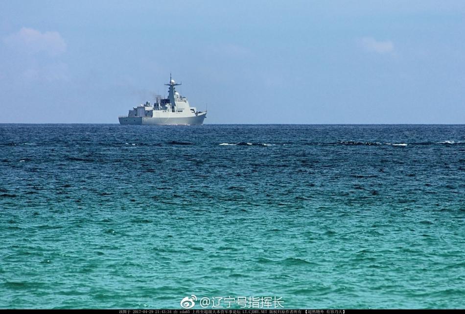 碧海蓝天白舰：三亚基地实拍中国海军052D舰(2) 第2页