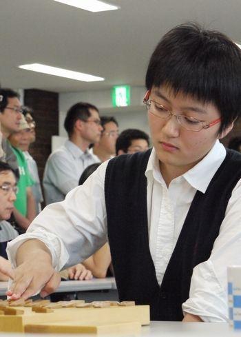 女棋手15岁出道被嘲笑像男生 9年后美翻 第1页