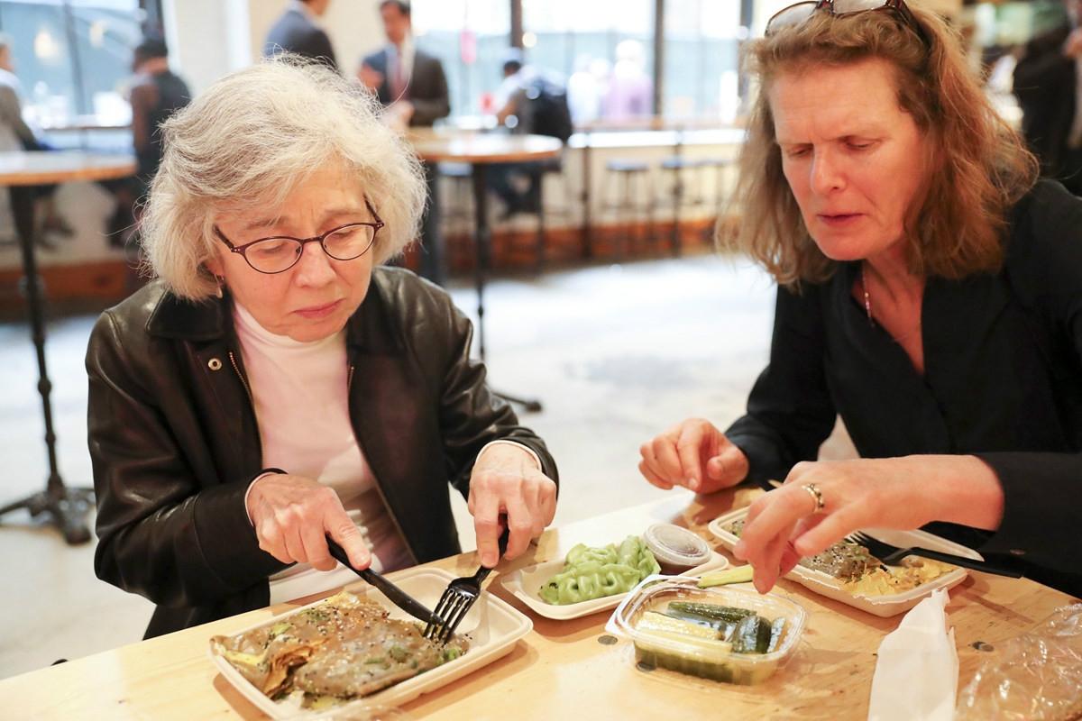 当煎饼果子去了纽约街头后 食客们排队去吃(8) 第8页