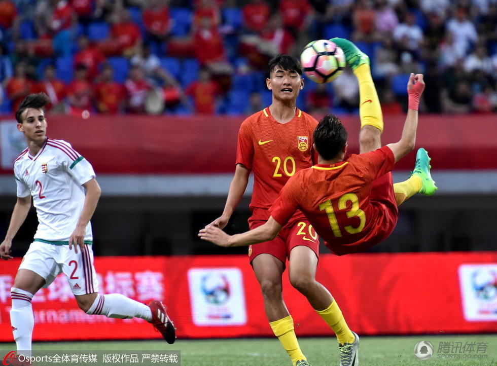 高清:U19-中国1-4匈牙利 叶尔凡惊天倒钩破门 第1页