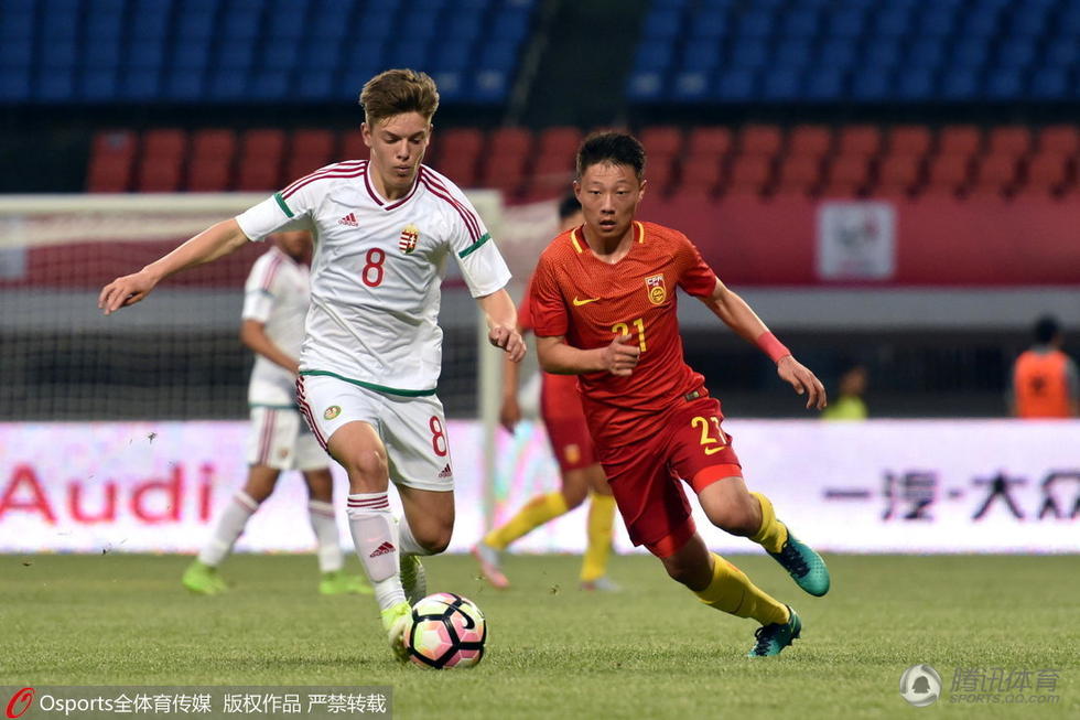 高清:U19-中国1-4匈牙利 叶尔凡惊天倒钩破门(5) 第5页