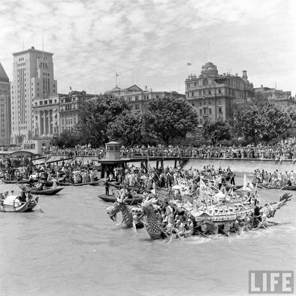 美国记者拍摄的1948年端午节上海龙舟赛 第1页