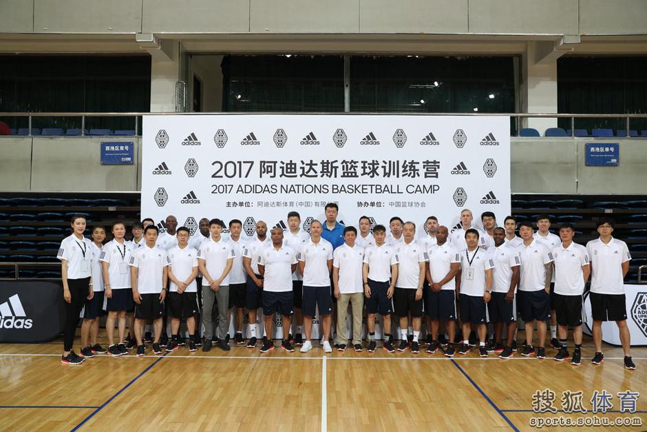 阿迪达斯篮球训练营开营 王治郅刘晓宇助阵(图)(11) 第11页