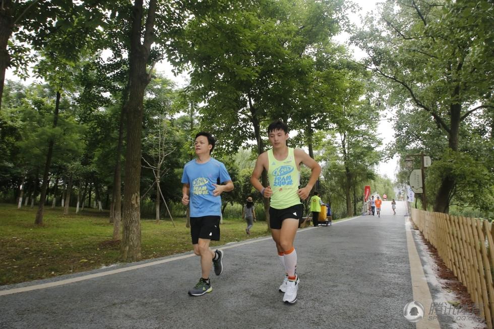 24小时接力赛跑过长沙 奔月里程超17万公里(图)(7) 第7页