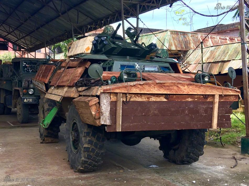 找中国买点好的吧：菲律宾军队造战车木制装甲 第1页