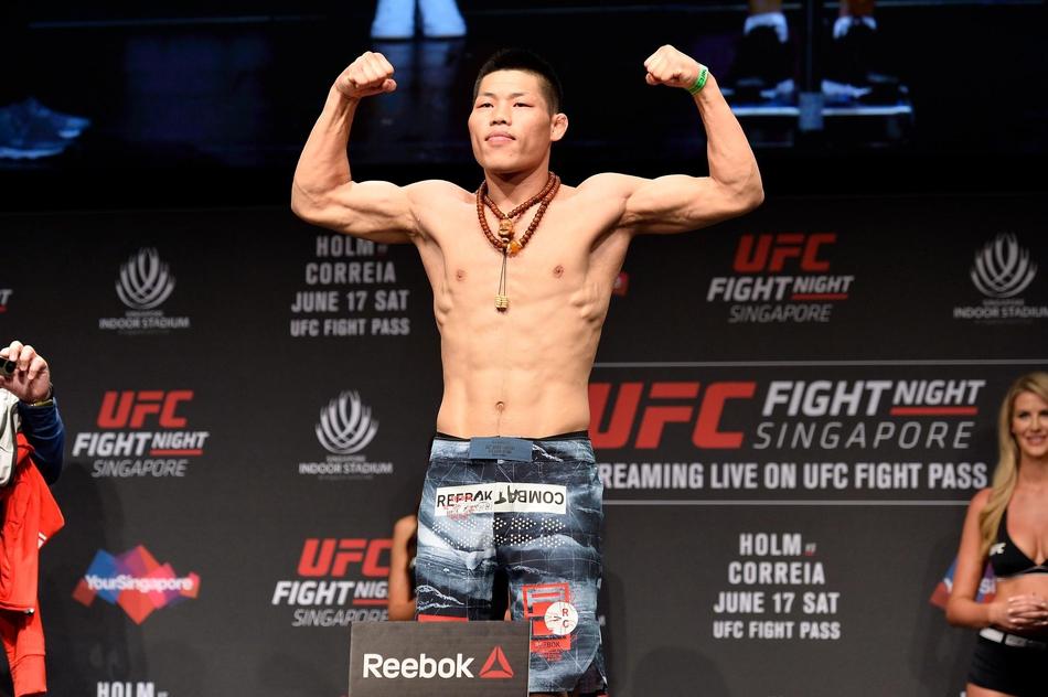 UFC新加坡赛称重李景亮气势逼人(6) 第6页